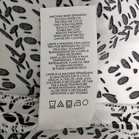 CAbi Split Back Long Sleeve Blouse Black White Abstract Print Style 3255 Size M - Picture 11 of 12